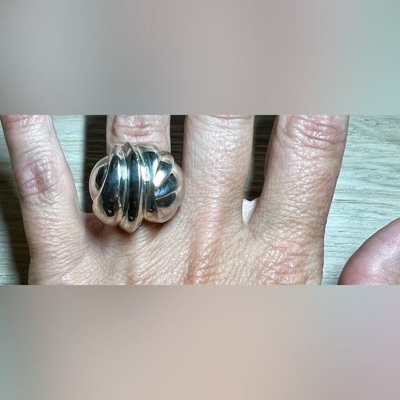 Vintage Heavy Sterling Silver Modernist Smooth Scalloped Dome Ring, Size 6.5 - Picture 8 of 10